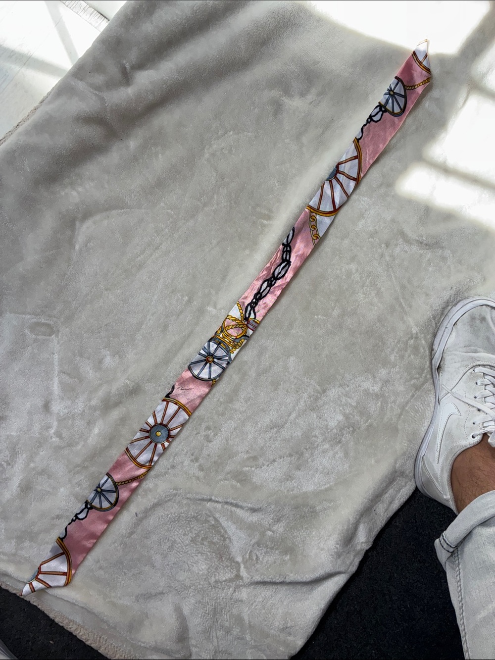 Pink Patterned Skinny Scarf - Elegant Wheel & Chain Motif